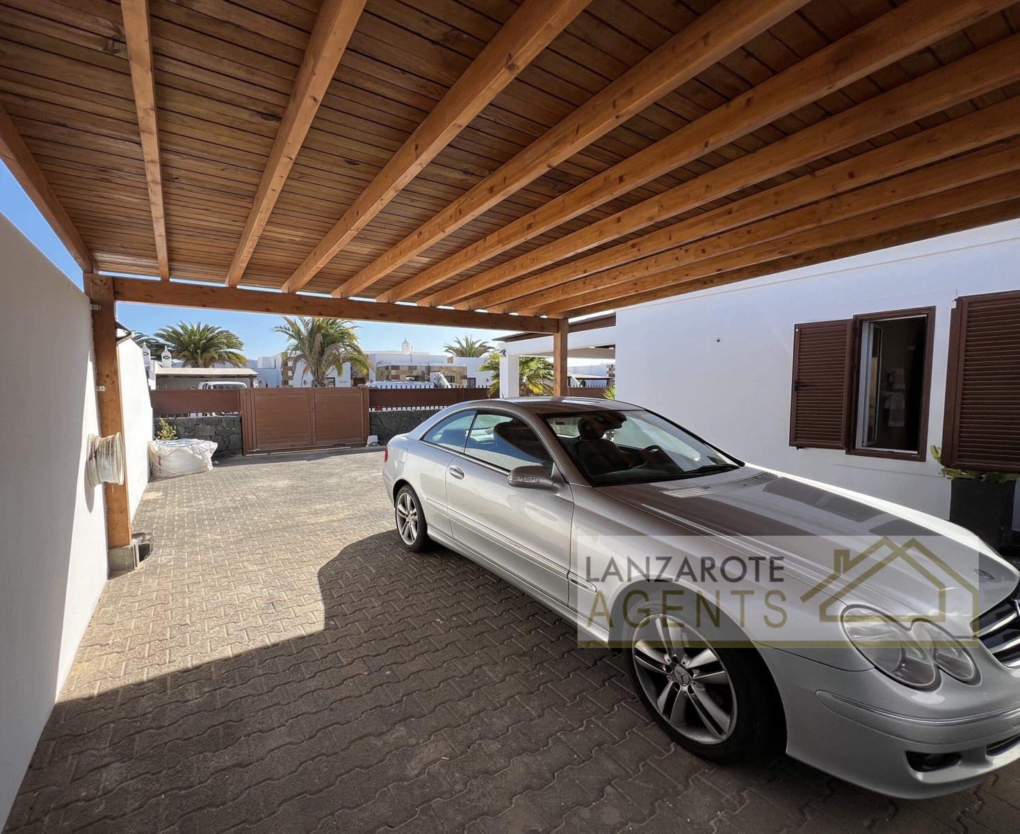 3 soveværelse Villa til salg i Playa Blanca med swimmingpool - € 715.000 (Ref: 8802499)