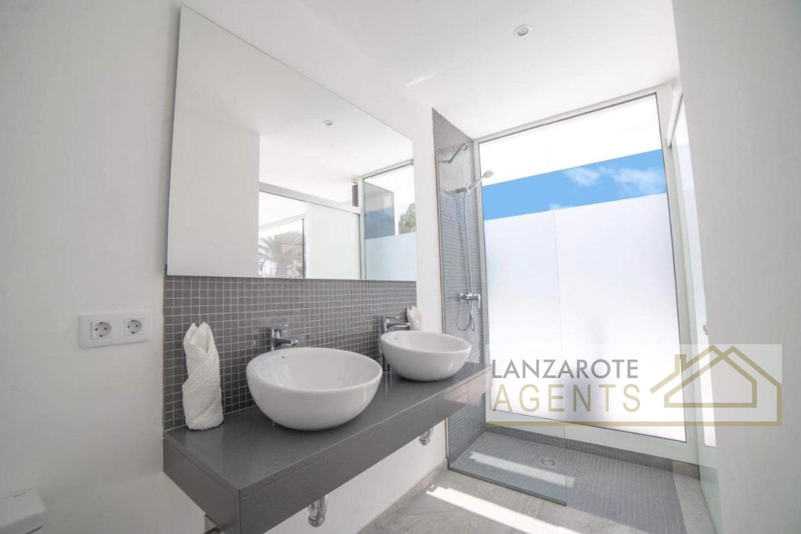 4 slaapkamer Villa te koop in Playa Blanca - € 1.350.000 (Ref: 8813445)