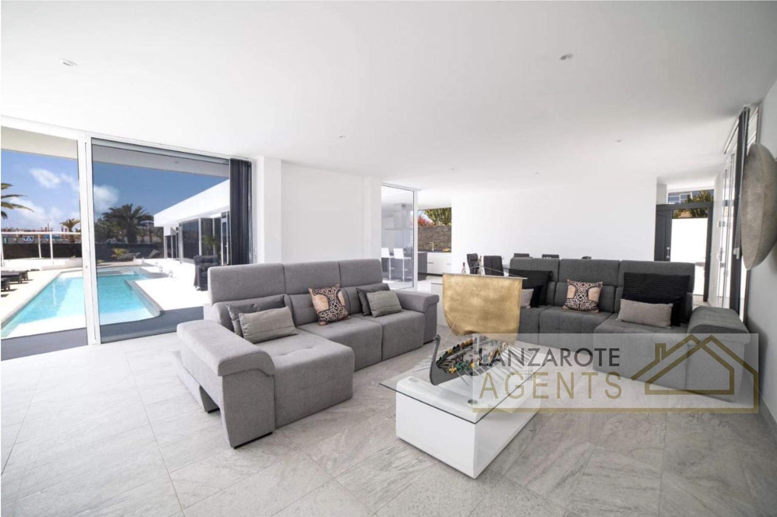 4 Zimmer Villa zu verkaufen in Playa Blanca - 1.350.000 € (Ref: 8813445)