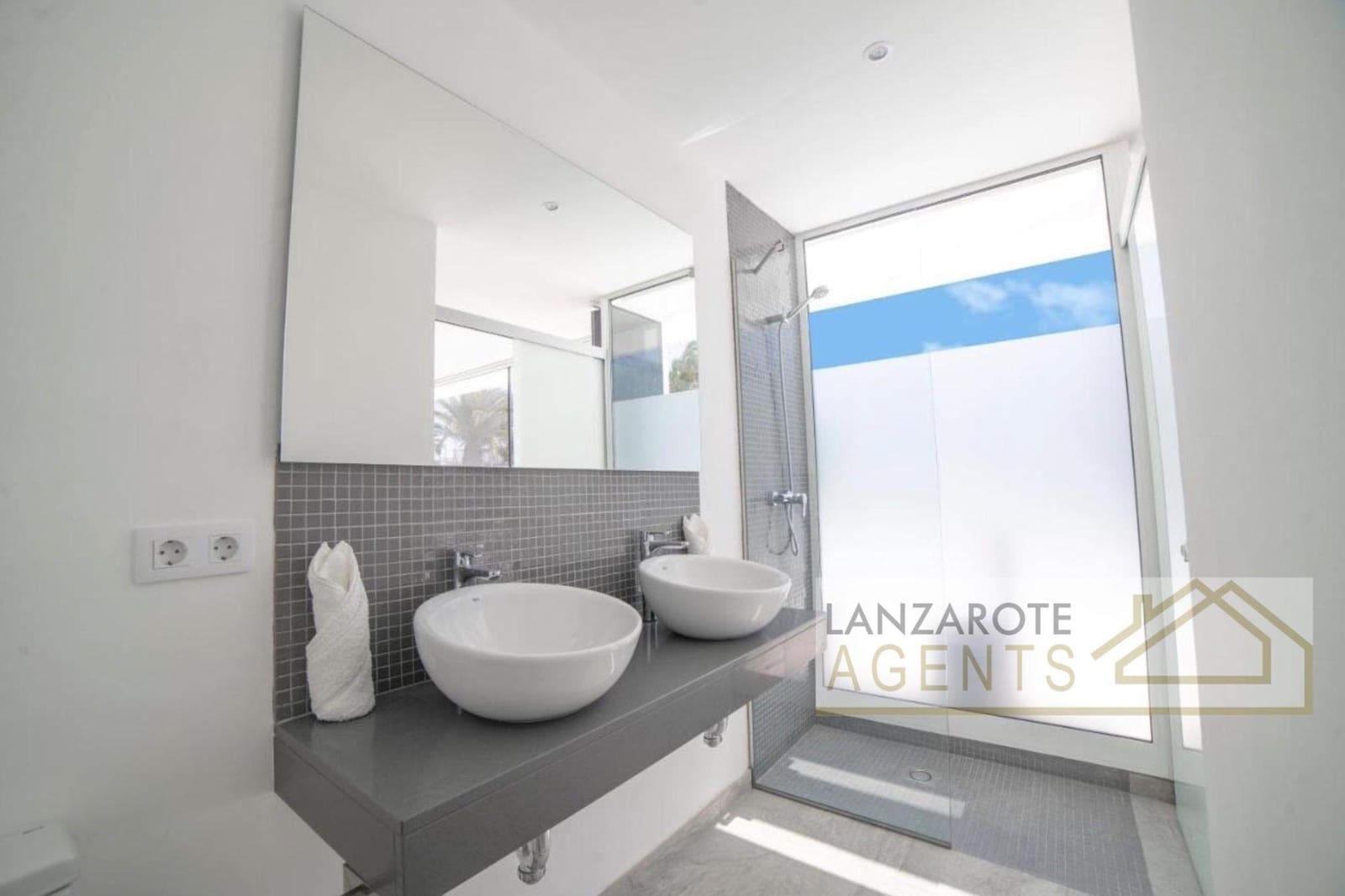 4 Zimmer Villa zu verkaufen in Playa Blanca - 1.350.000 € (Ref: 8813445)