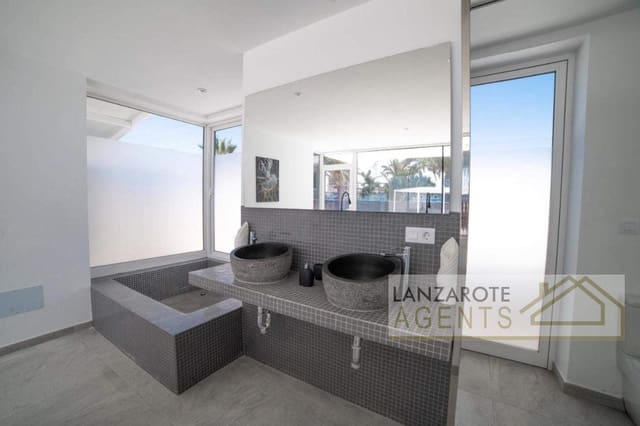 4 Zimmer Villa zu verkaufen in Playa Blanca, Yaiza - 1.350.000 € (Ref: 8813445)