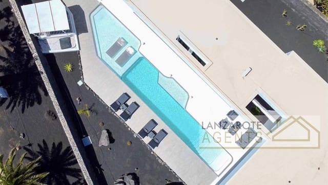 4 Zimmer Villa zu verkaufen in Playa Blanca, Yaiza - 1.350.000 € (Ref: 8813445)