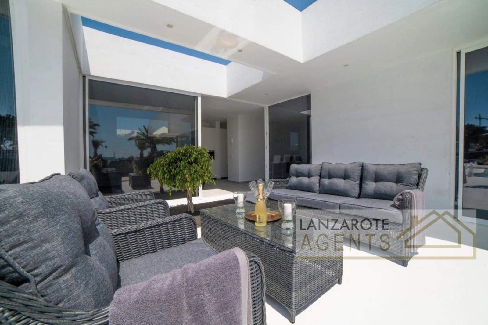 4 Zimmer Villa zu verkaufen in Playa Blanca - 1.350.000 € (Ref: 8813445)