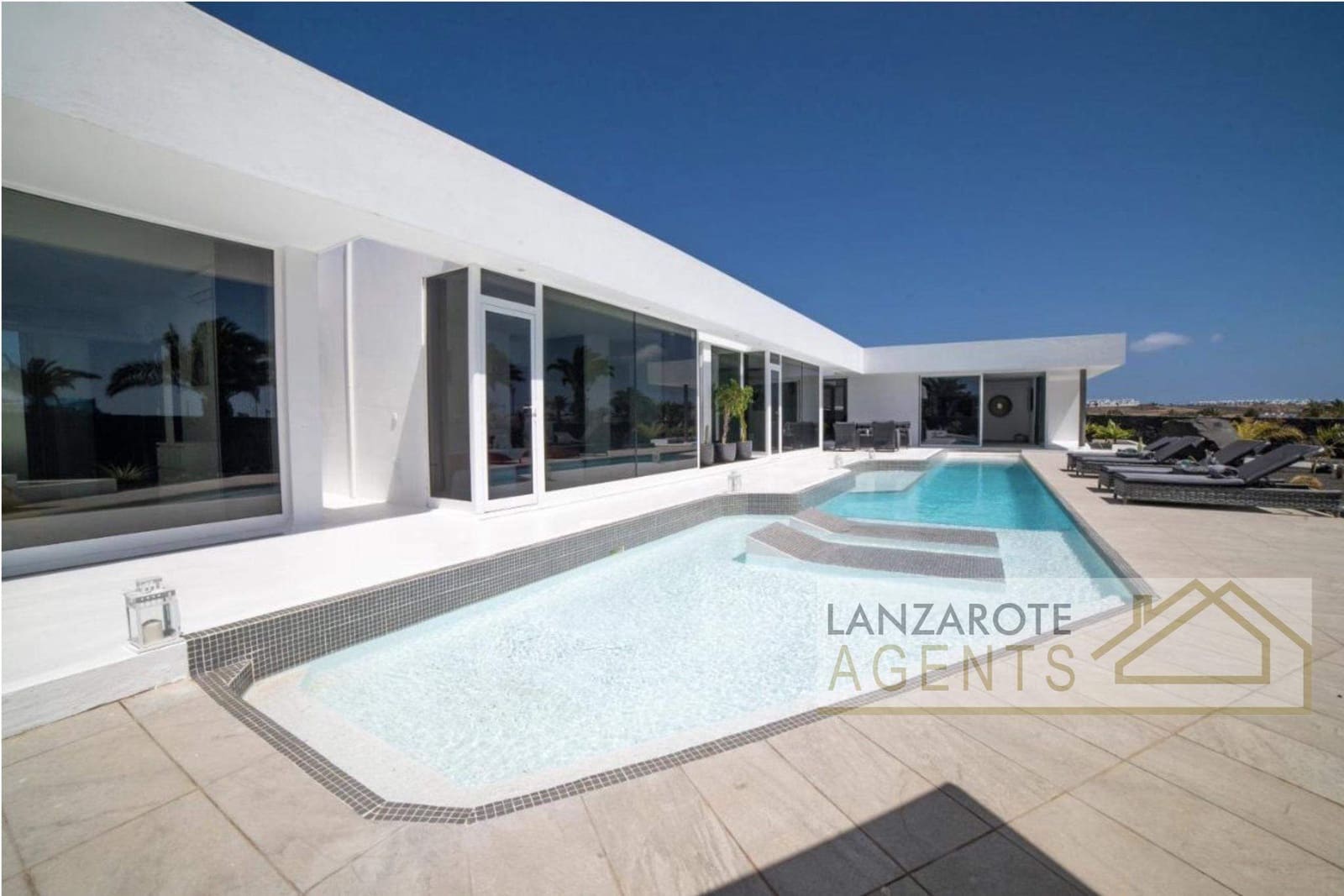 4 Zimmer Villa zu verkaufen in Playa Blanca - 1.350.000 € (Ref: 8813445)