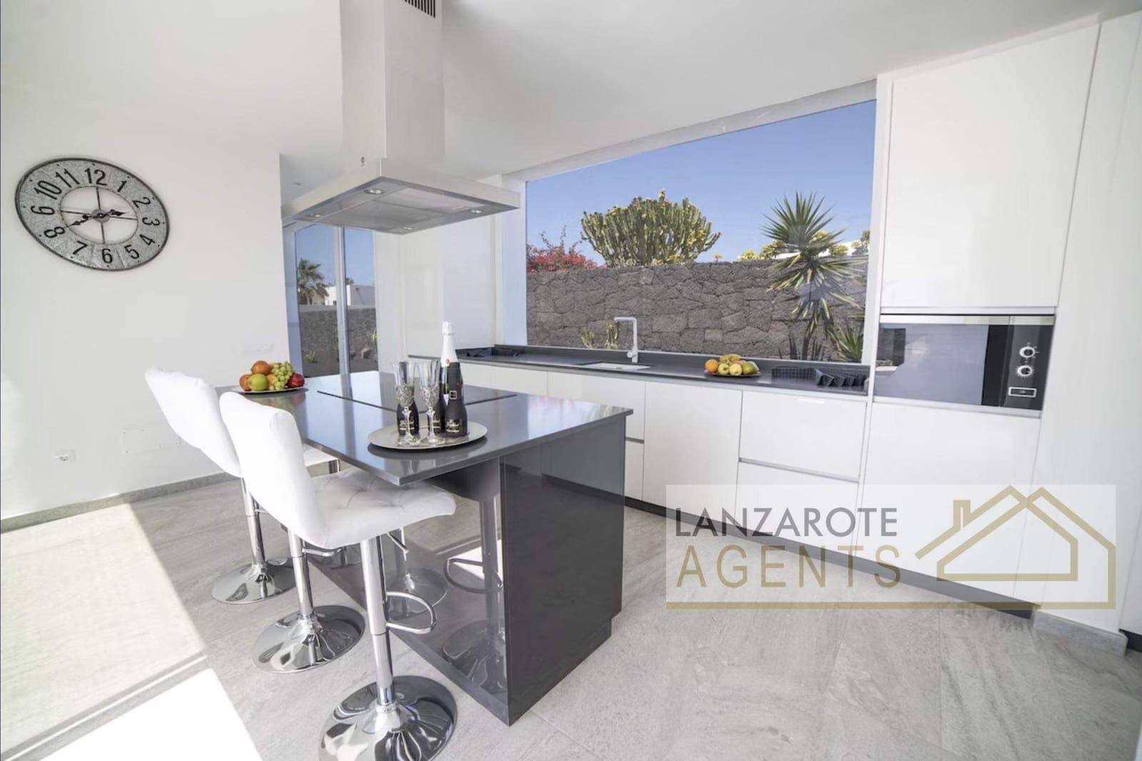 4 Zimmer Villa zu verkaufen in Playa Blanca - 1.350.000 € (Ref: 8813445)