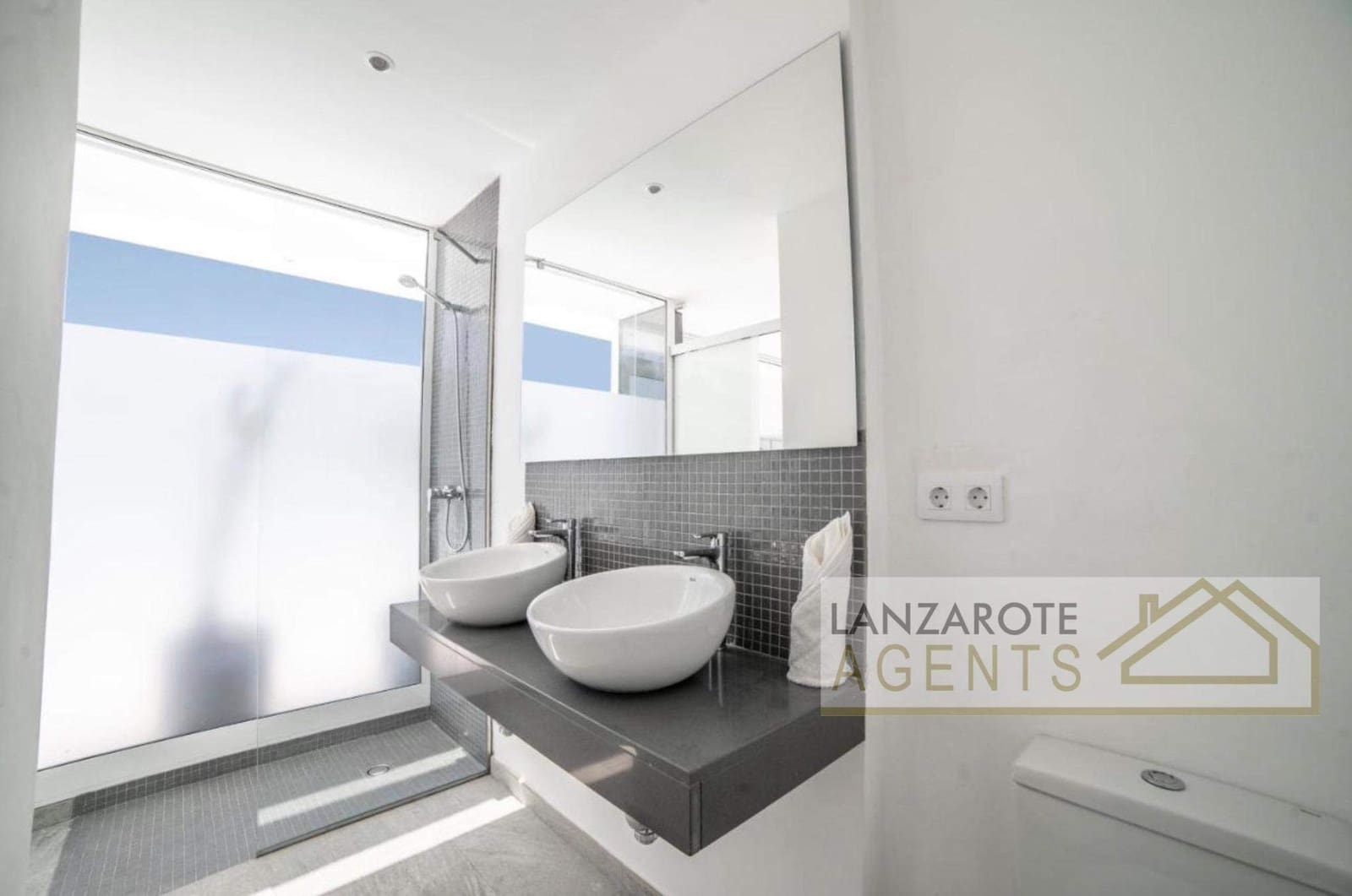 4 Zimmer Villa zu verkaufen in Playa Blanca - 1.350.000 € (Ref: 8813445)