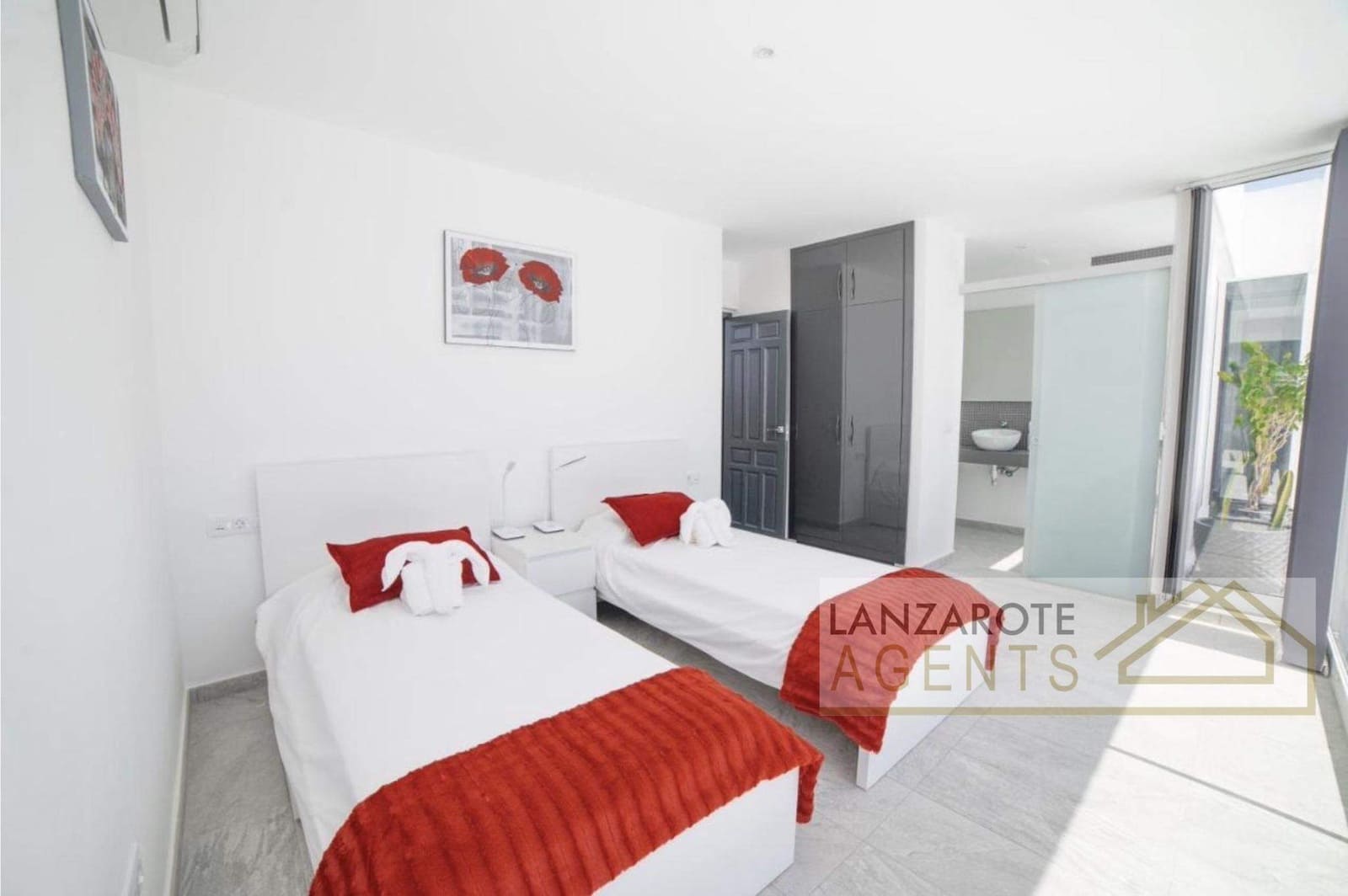4 Zimmer Villa zu verkaufen in Playa Blanca - 1.350.000 € (Ref: 8813445)