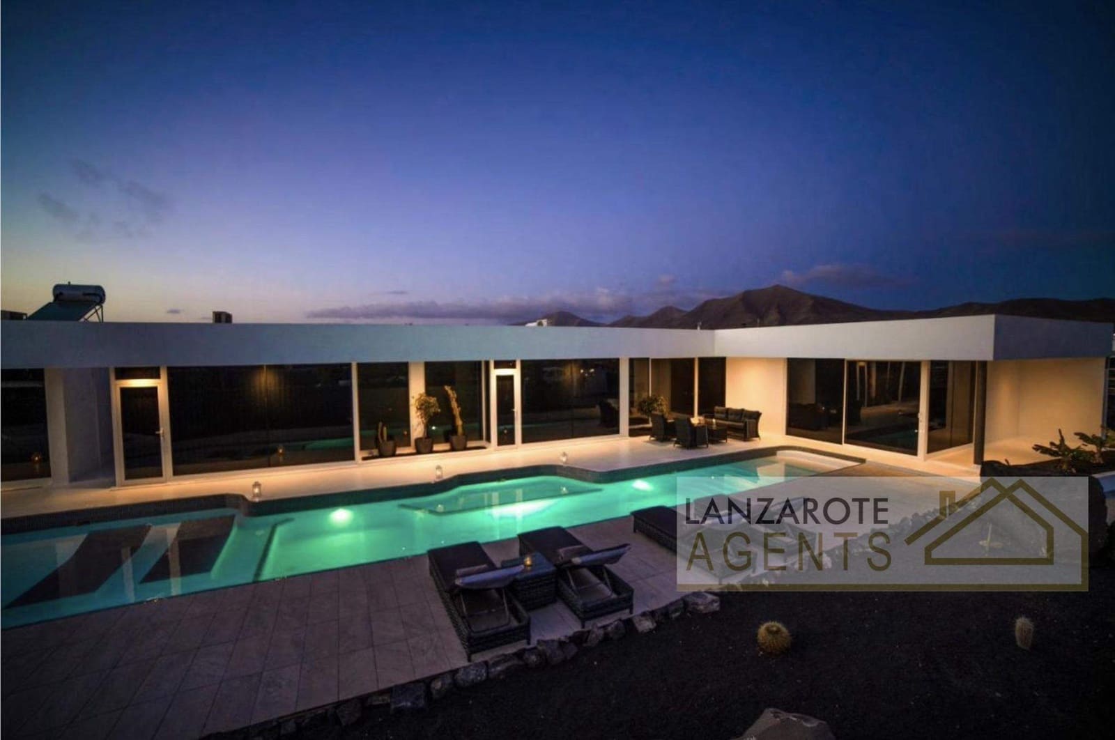 4 Zimmer Villa zu verkaufen in Playa Blanca - 1.350.000 € (Ref: 8813445)