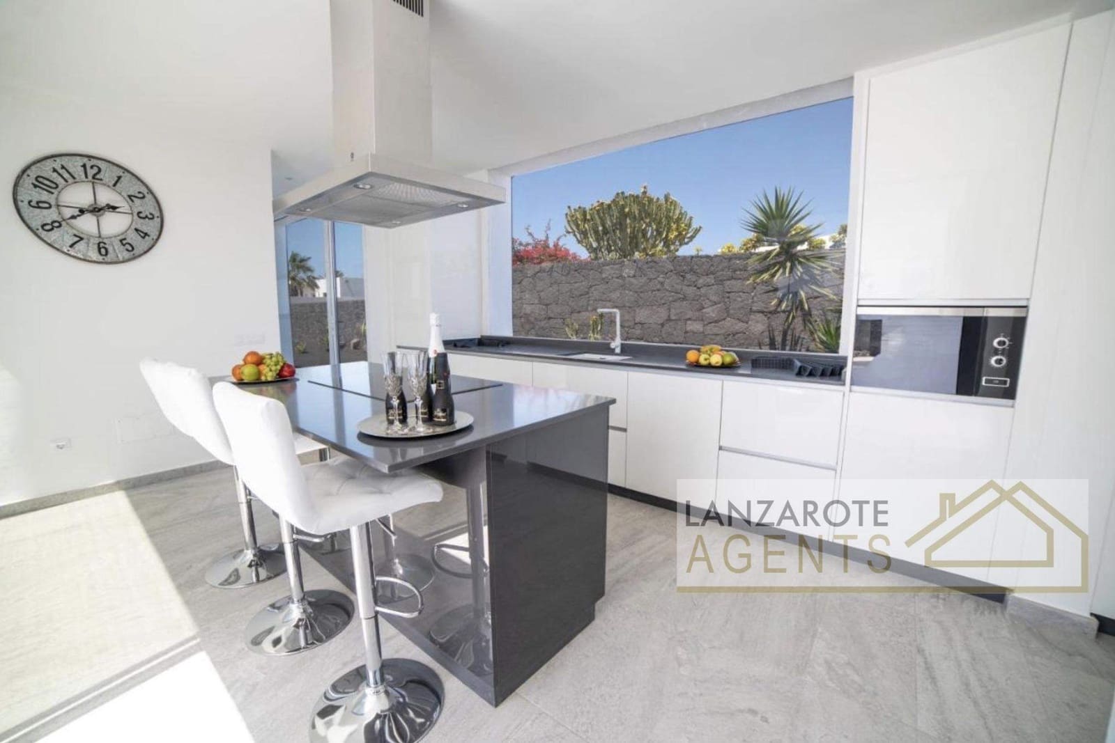 4 Zimmer Villa zu verkaufen in Playa Blanca - 1.350.000 € (Ref: 8813445)