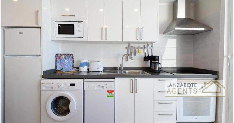 2 soveværelse Lejlighed til salg i Puerto del Carmen med swimmingpool - € 630.000 (Ref: 8813446)