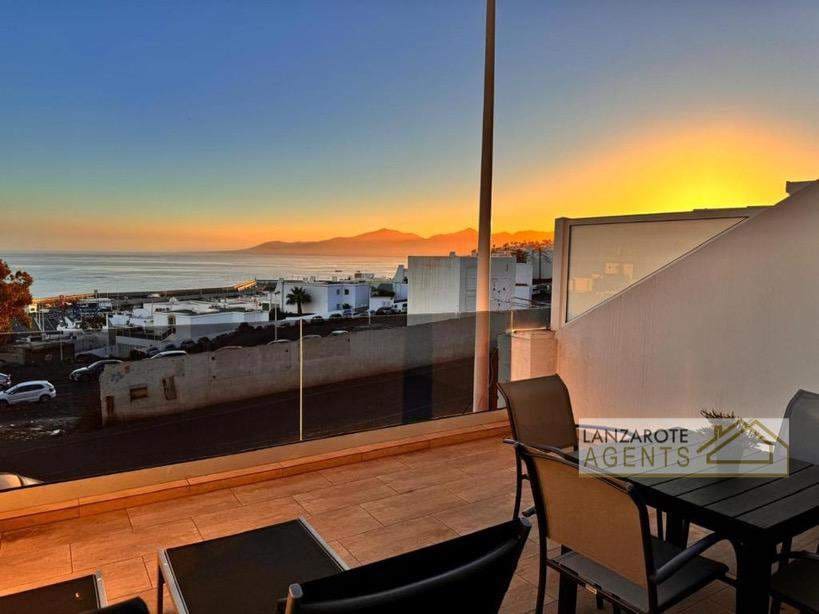 2 quarto Apartamento para venda em Puerto del Carmen com piscina - 630 000 € (Ref: 8813446)