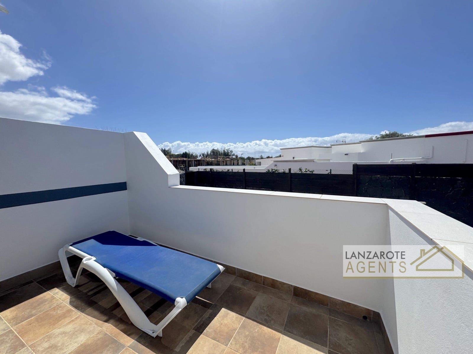 4 slaapkamer Halfvrijstaande villa te koop in Playa Blanca - € 529.000 (Ref: 8960893)