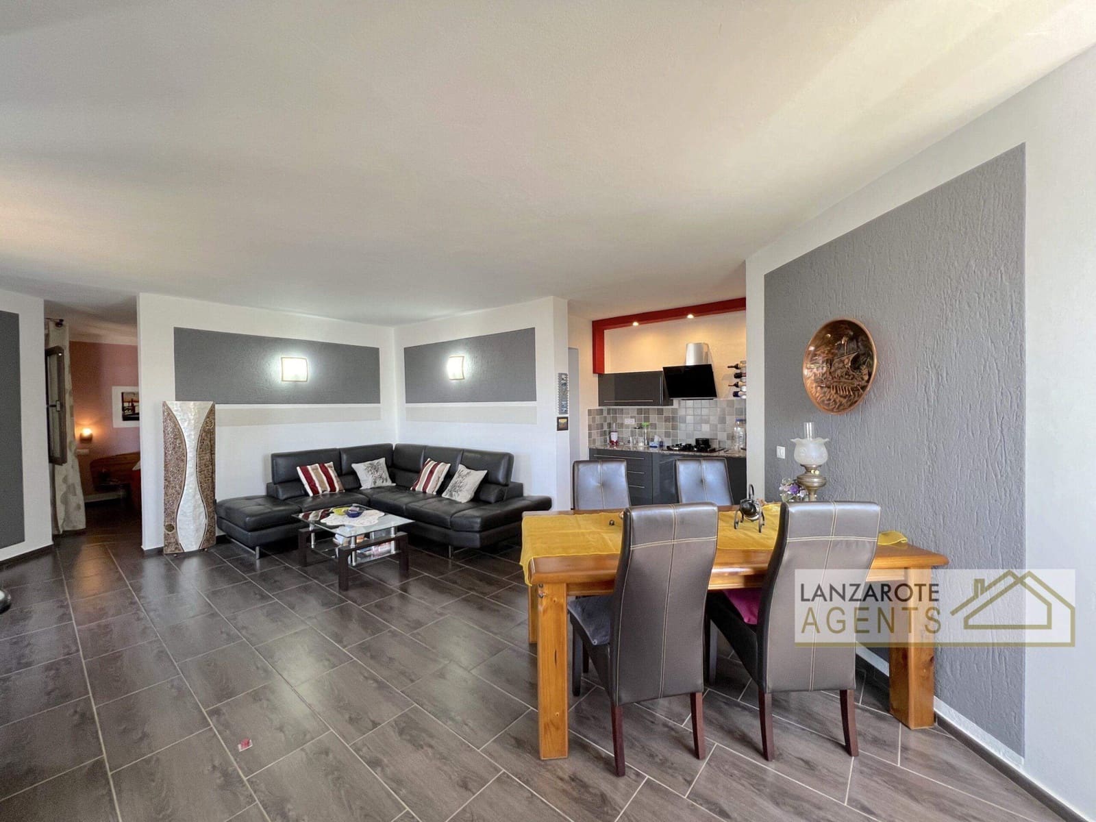 4 slaapkamer Halfvrijstaande villa te koop in Playa Blanca - € 529.000 (Ref: 8960893)