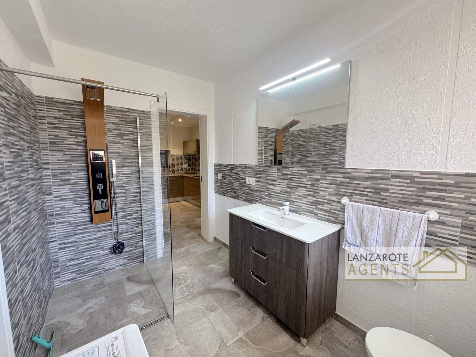 4 slaapkamer Halfvrijstaande villa te koop in Playa Blanca - € 529.000 (Ref: 8960893)