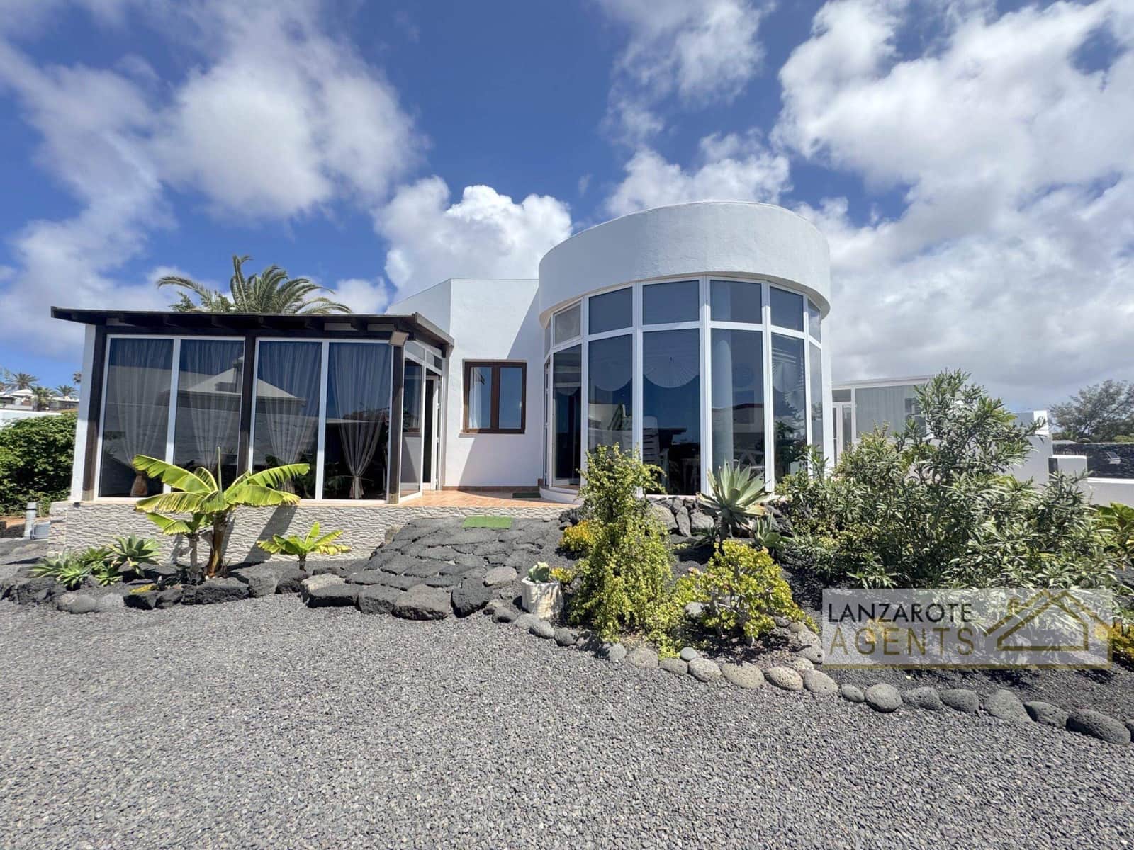 4 slaapkamer Halfvrijstaande villa te koop in Playa Blanca - € 529.000 (Ref: 8960893)