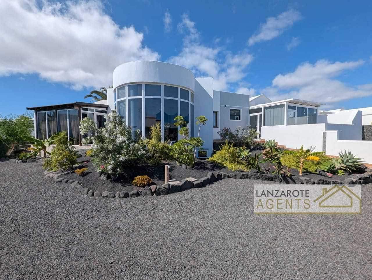 4 slaapkamer Halfvrijstaande villa te koop in Playa Blanca - € 529.000 (Ref: 8960893)