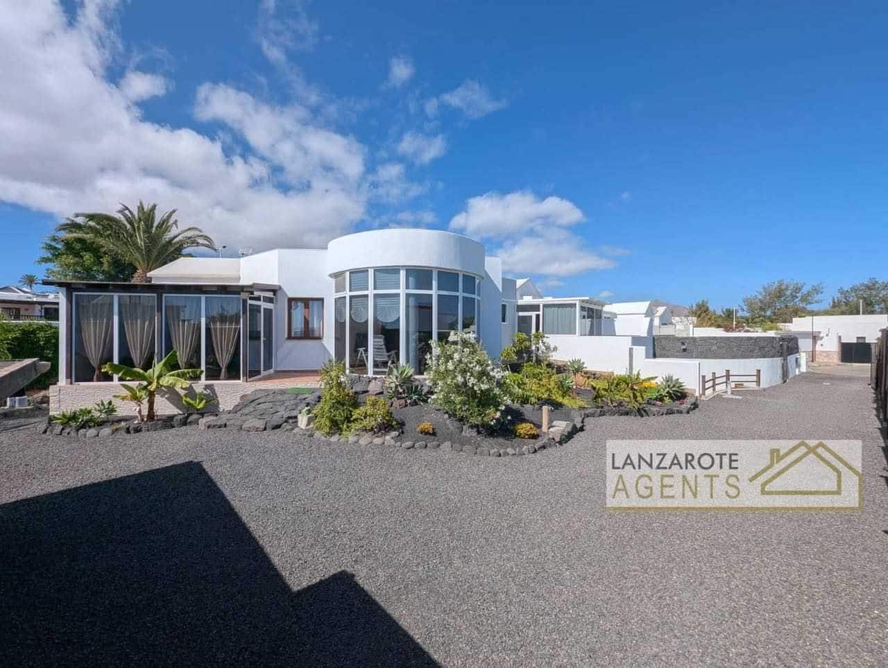 4 slaapkamer Halfvrijstaande villa te koop in Playa Blanca - € 529.000 (Ref: 8960893)