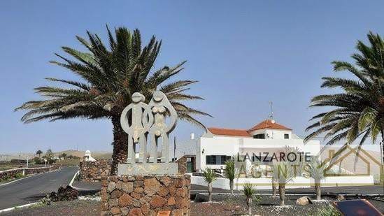 Grunde uden byggetilladelser til salg i Teguise - € 135.000 (Ref: 8977712)