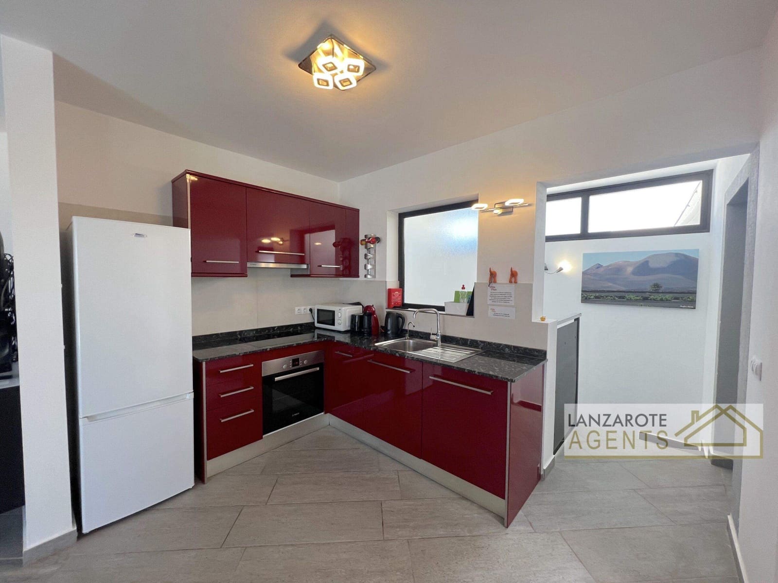 4 bedroom Villa for sale in Playa Blanca - € 595,000 (Ref: 8981837)