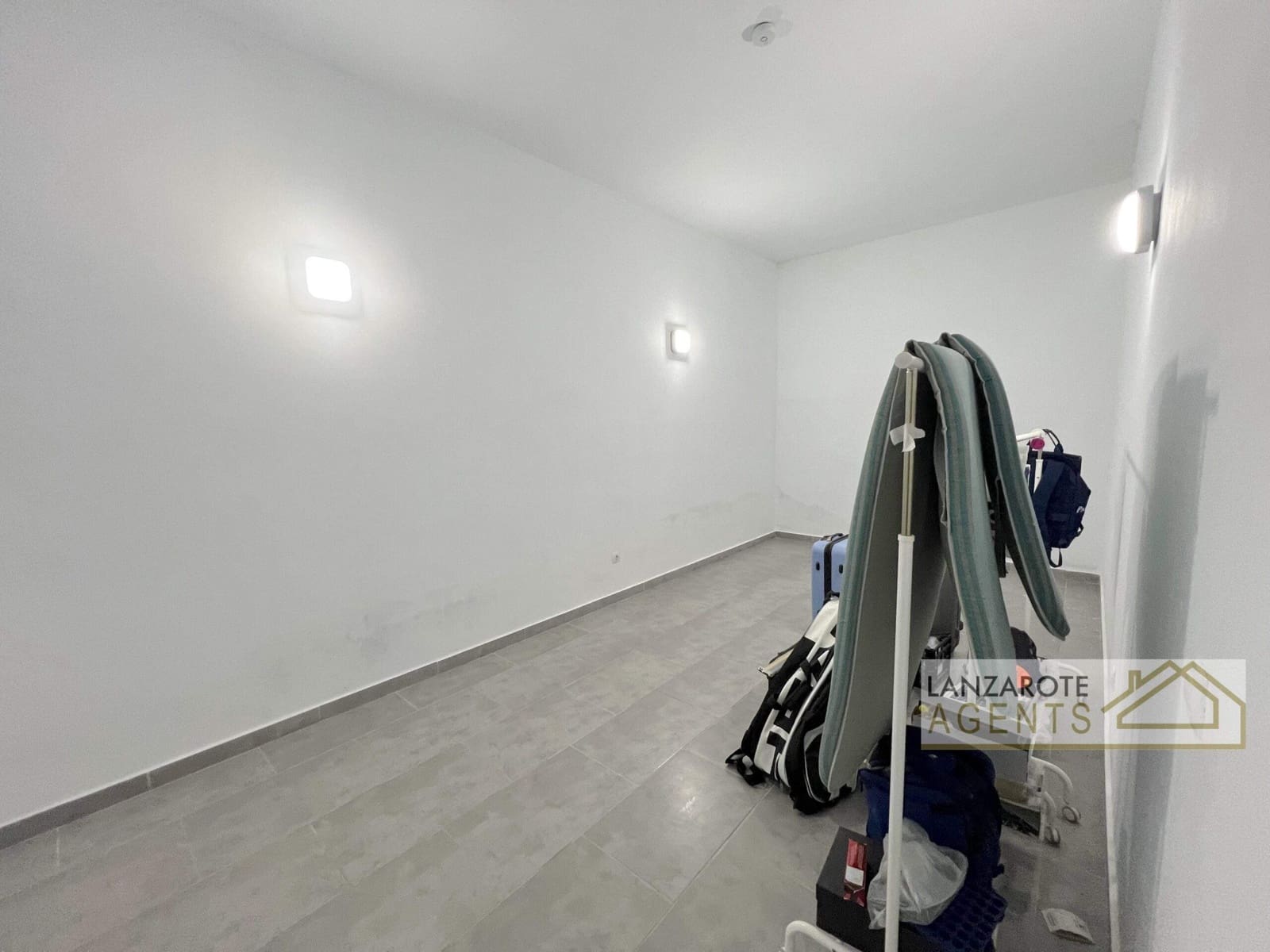 4 soveværelse Villa til salg i Playa Blanca med swimmingpool - € 575.000 (Ref: 8981837)