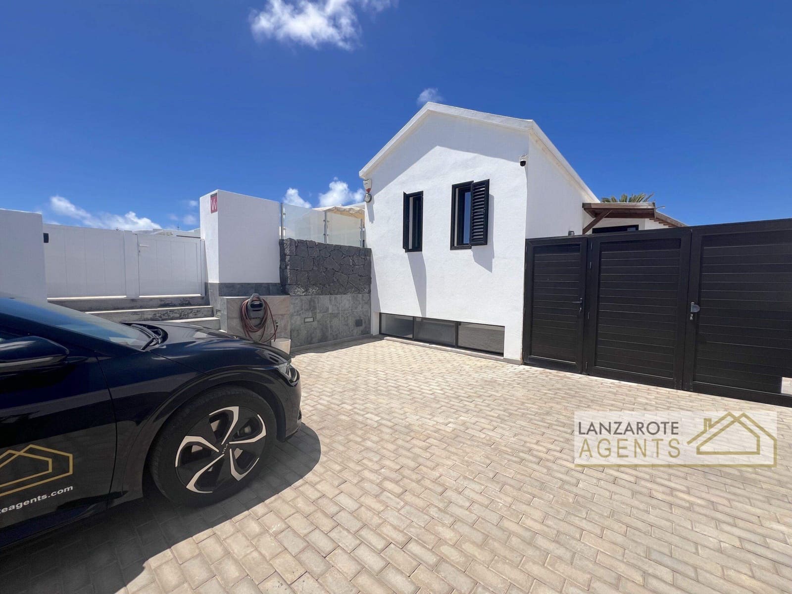 4 soveværelse Villa til salg i Playa Blanca med swimmingpool - € 575.000 (Ref: 8981837)
