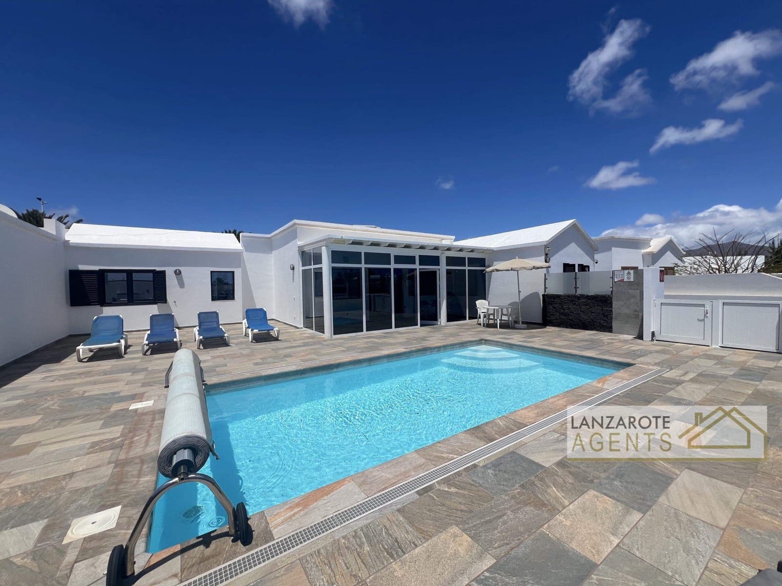 4 soveværelse Villa til salg i Playa Blanca med swimmingpool - € 575.000 (Ref: 8981837)