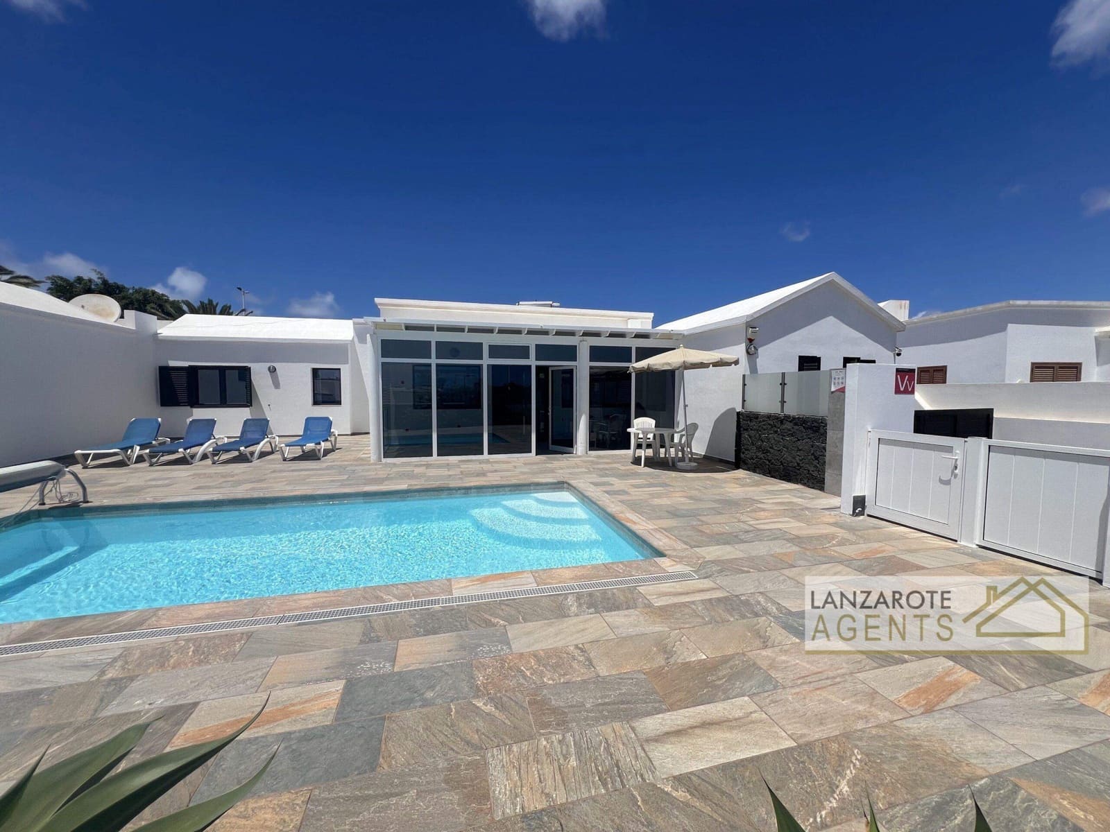 4 soveværelse Villa til salg i Playa Blanca med swimmingpool - € 575.000 (Ref: 8981837)