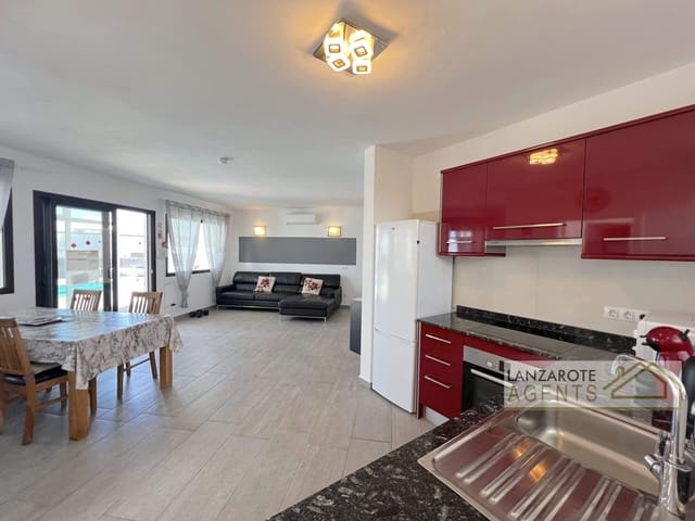 4 Zimmer Villa zu verkaufen in Playa Blanca, Yaiza mit Pool - 575.000 € (Ref: 8981837)