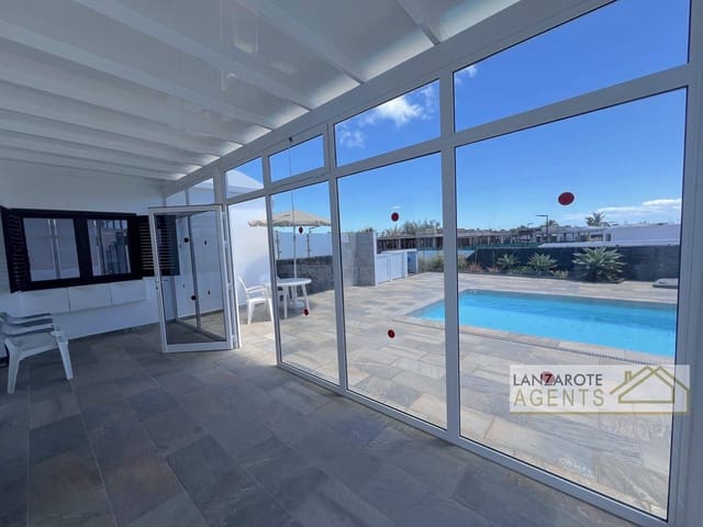 4 Zimmer Villa zu verkaufen in Playa Blanca, Yaiza mit Pool - 575.000 € (Ref: 8981837)