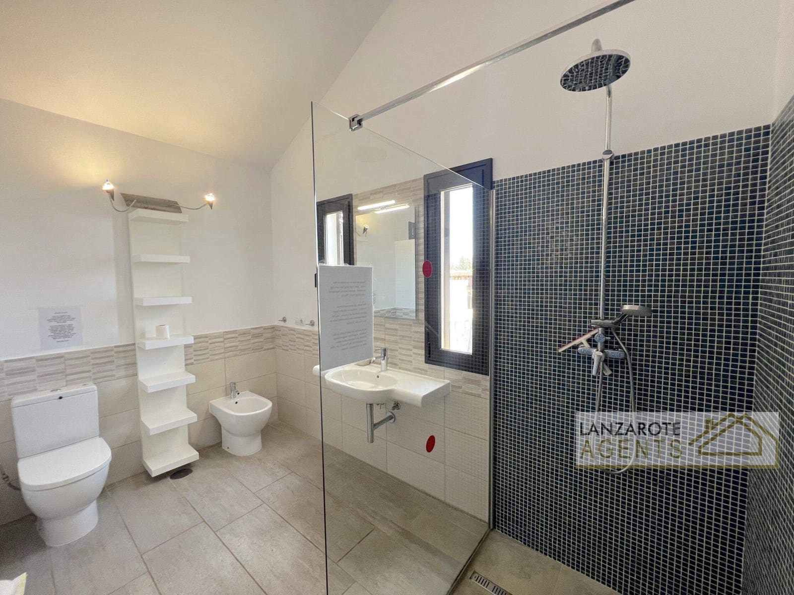 4 soveværelse Villa til salg i Playa Blanca med swimmingpool - € 575.000 (Ref: 8981837)