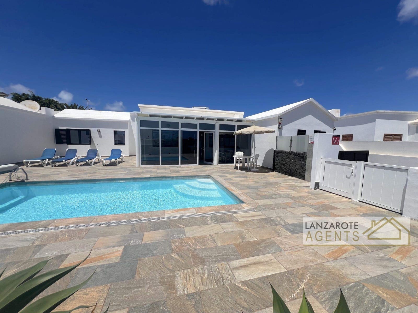 4 soveværelse Villa til salg i Playa Blanca med swimmingpool - € 575.000 (Ref: 8981837)