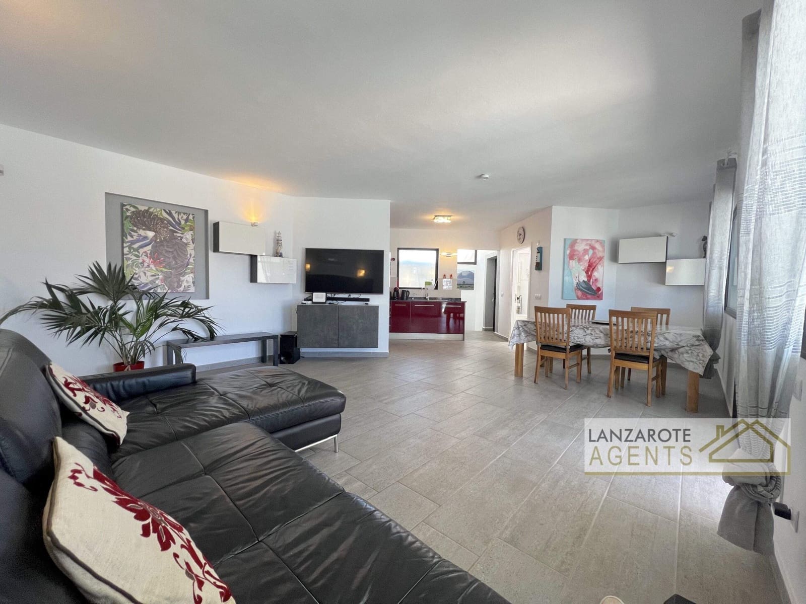 4 soveværelse Villa til salg i Playa Blanca med swimmingpool - € 575.000 (Ref: 8981837)