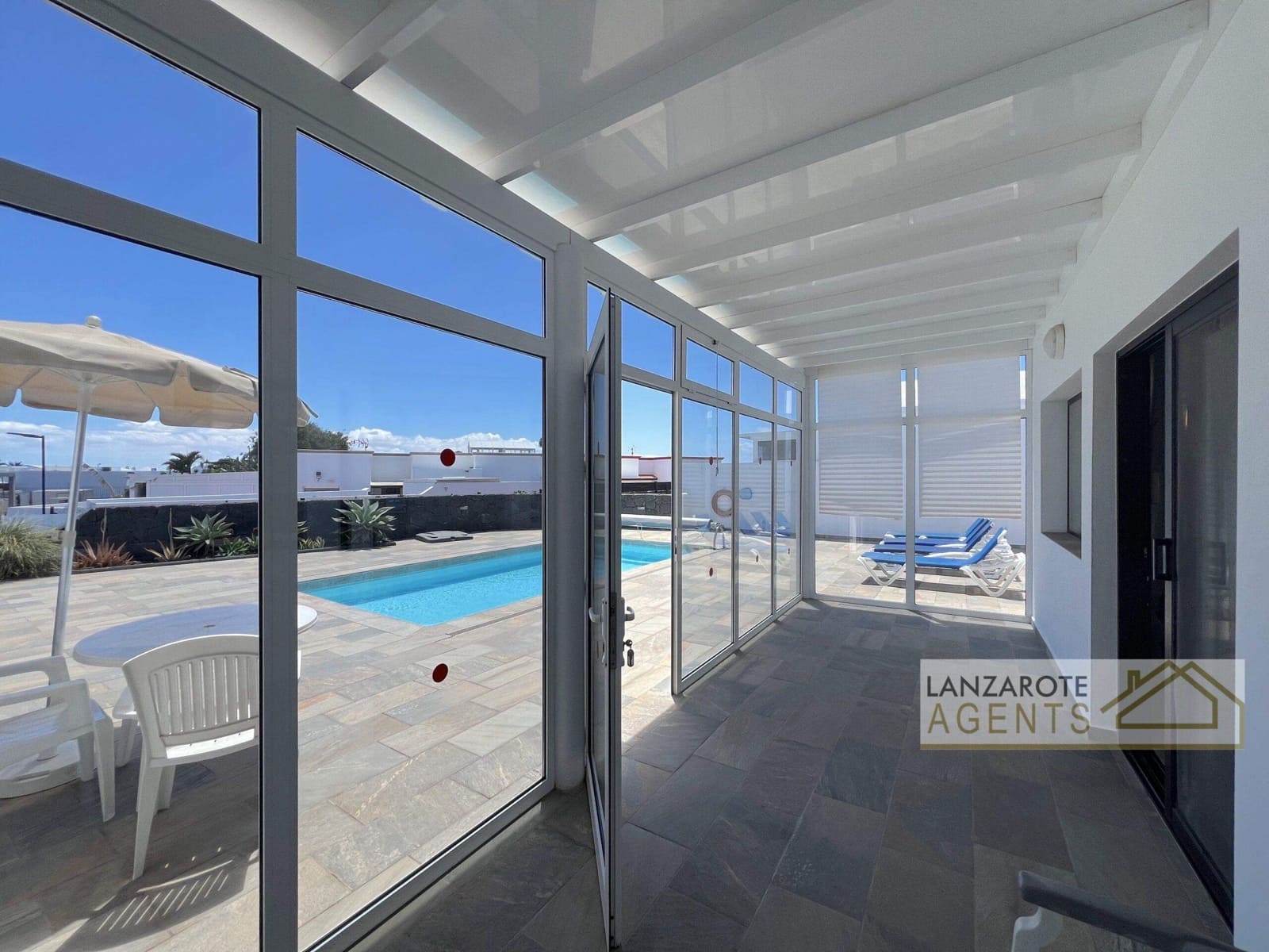 4 soveværelse Villa til salg i Playa Blanca med swimmingpool - € 575.000 (Ref: 8981837)