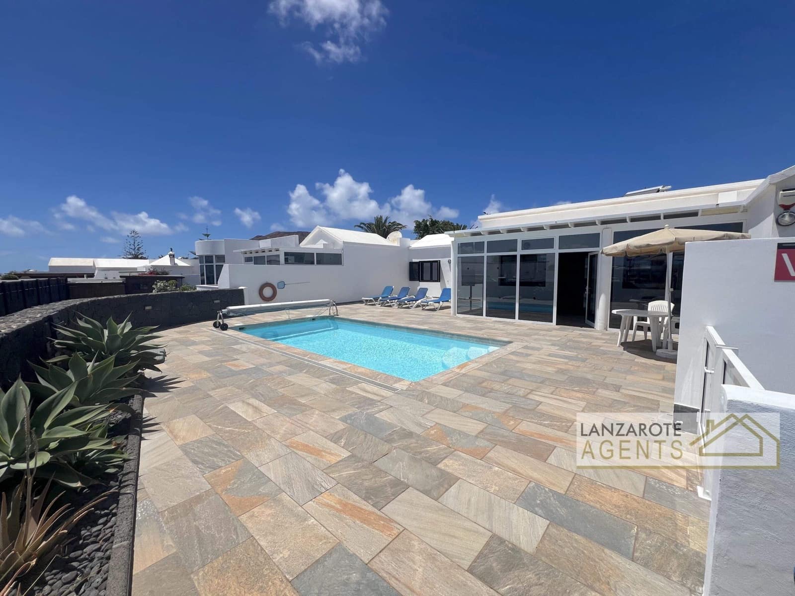 4 soveværelse Villa til salg i Playa Blanca med swimmingpool - € 575.000 (Ref: 8981837)
