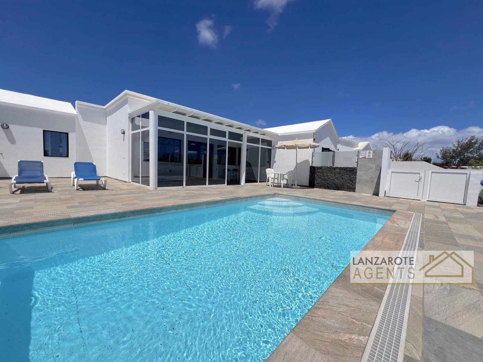 4 soveværelse Villa til salg i Playa Blanca med swimmingpool - € 575.000 (Ref: 8981837)