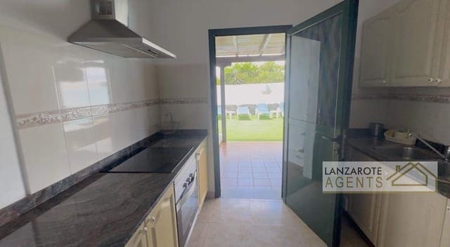 6 sypialnia Willa na sprzedaż w Playa Blanca, Yaiza z basenem - 645 000 € (Ref: 8997721)