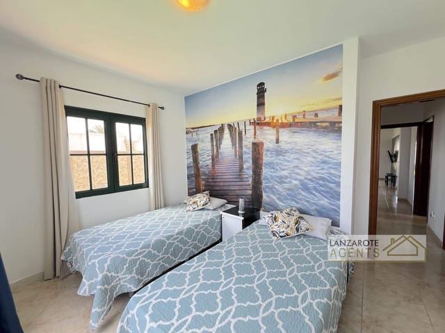 6 sypialnia Willa na sprzedaż w Playa Blanca, Yaiza z basenem - 645 000 € (Ref: 8997721)