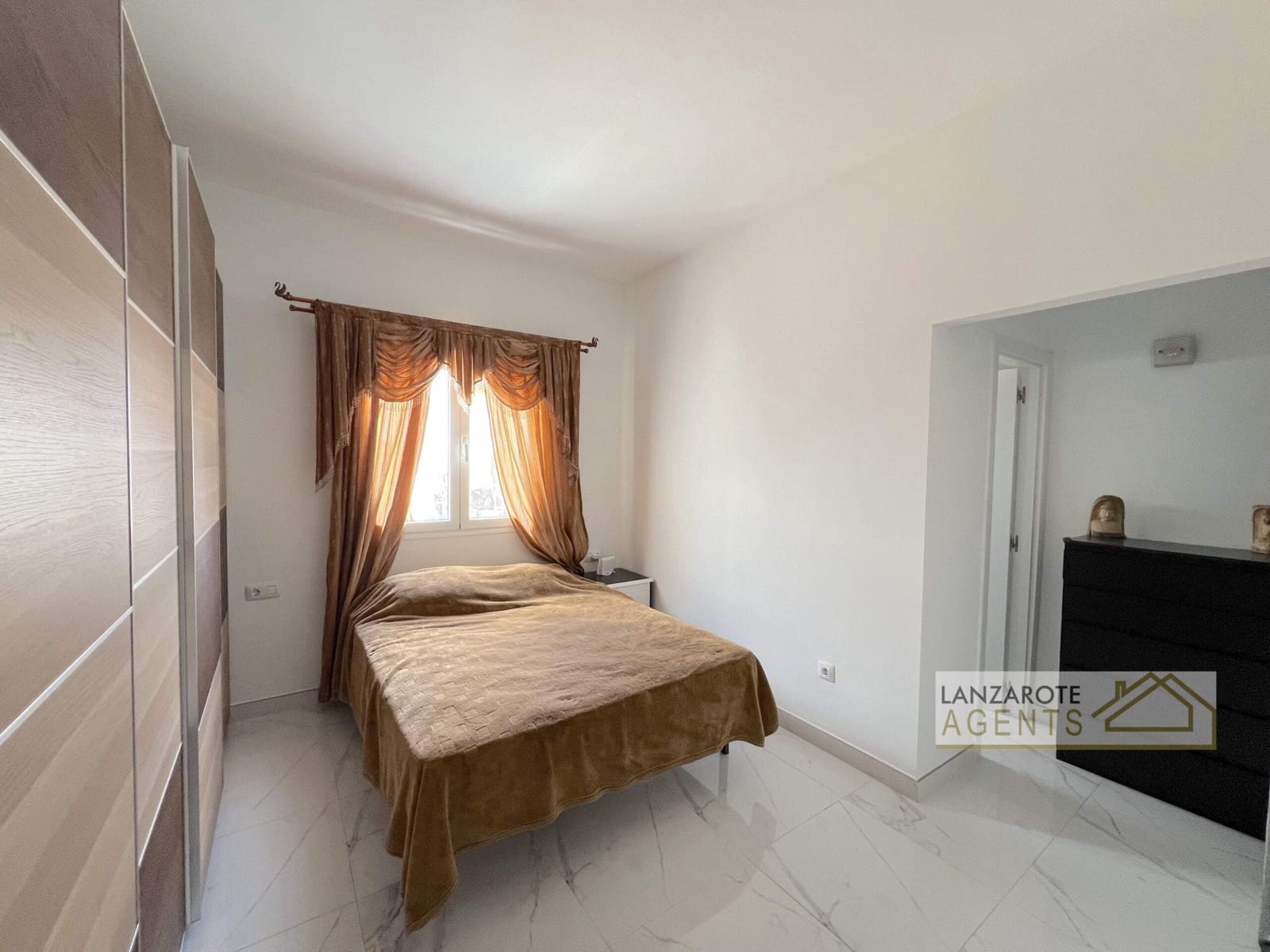 6 bedroom Villa for sale in Playa Blanca with pool - € 645,000 (Ref: 8997721)