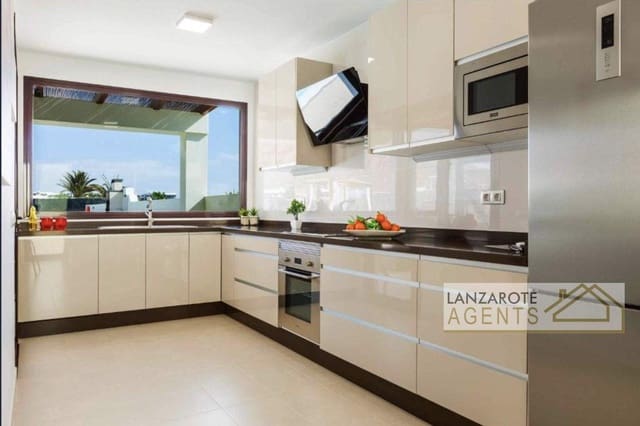 4 soveværelse Villa til salg i Playa Blanca, Yaiza - € 669.500 (Ref: 9103590)