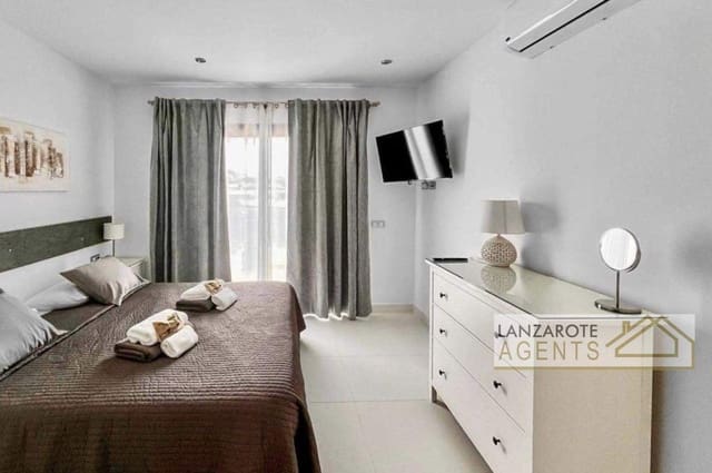 4 soveværelse Villa til salg i Playa Blanca, Yaiza - € 669.500 (Ref: 9103590)