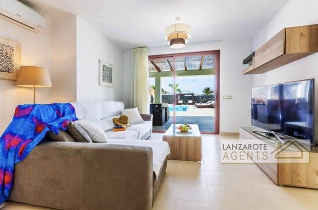 4 soveværelse Villa til salg i Playa Blanca, Yaiza - € 669.500 (Ref: 9103590)