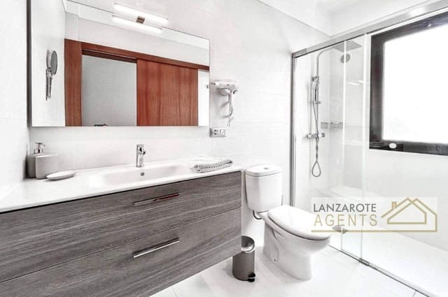 4 soveværelse Villa til salg i Playa Blanca, Yaiza - € 669.500 (Ref: 9103590)