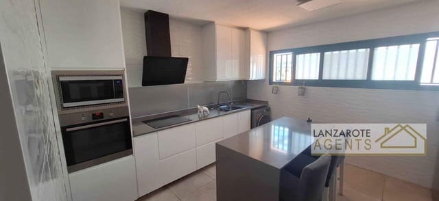 3 slaapkamer Rijtjeshuis te koop in Playa Blanca, Yaiza - € 275.000 (Ref: 9172193)