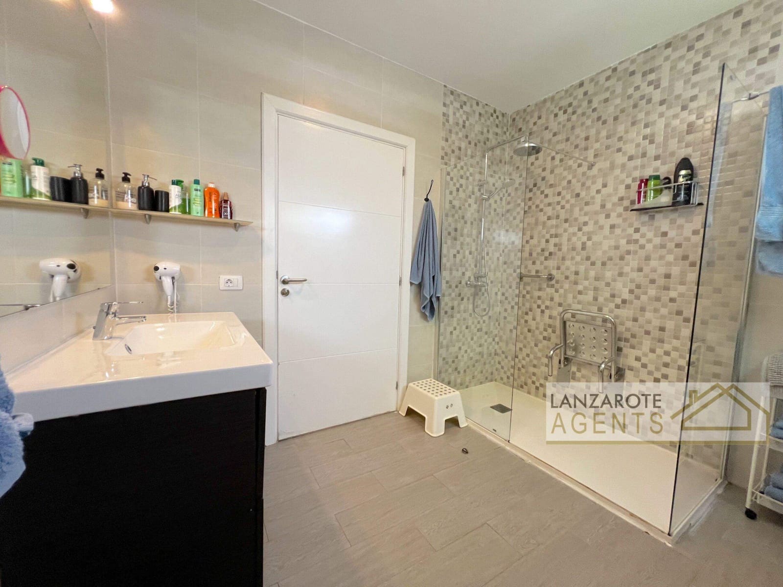 2 slaapkamer Villa te koop in Playa Blanca - € 415.000 (Ref: 9176974)