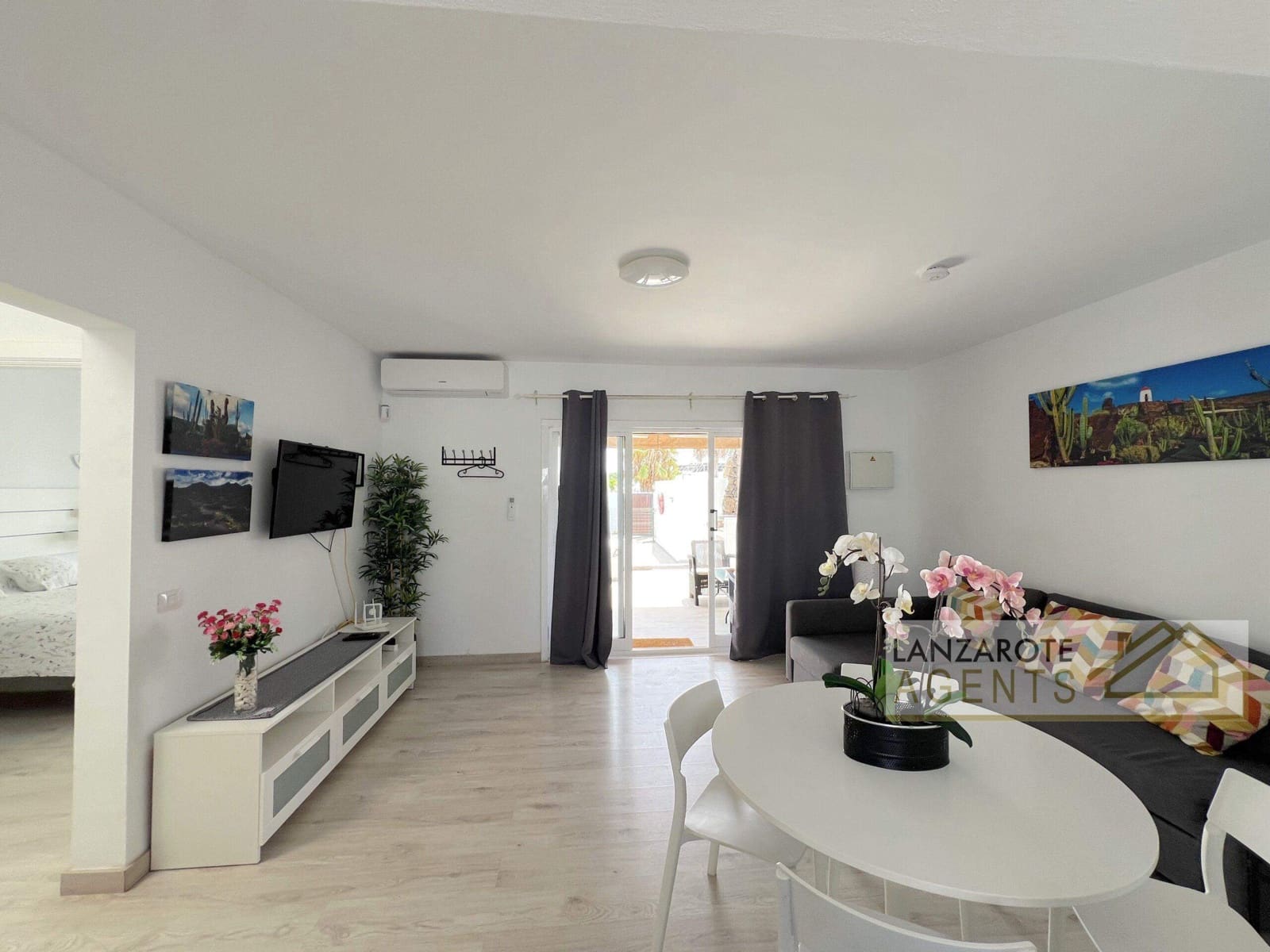 2 slaapkamer Villa te koop in Playa Blanca - € 415.000 (Ref: 9176974)