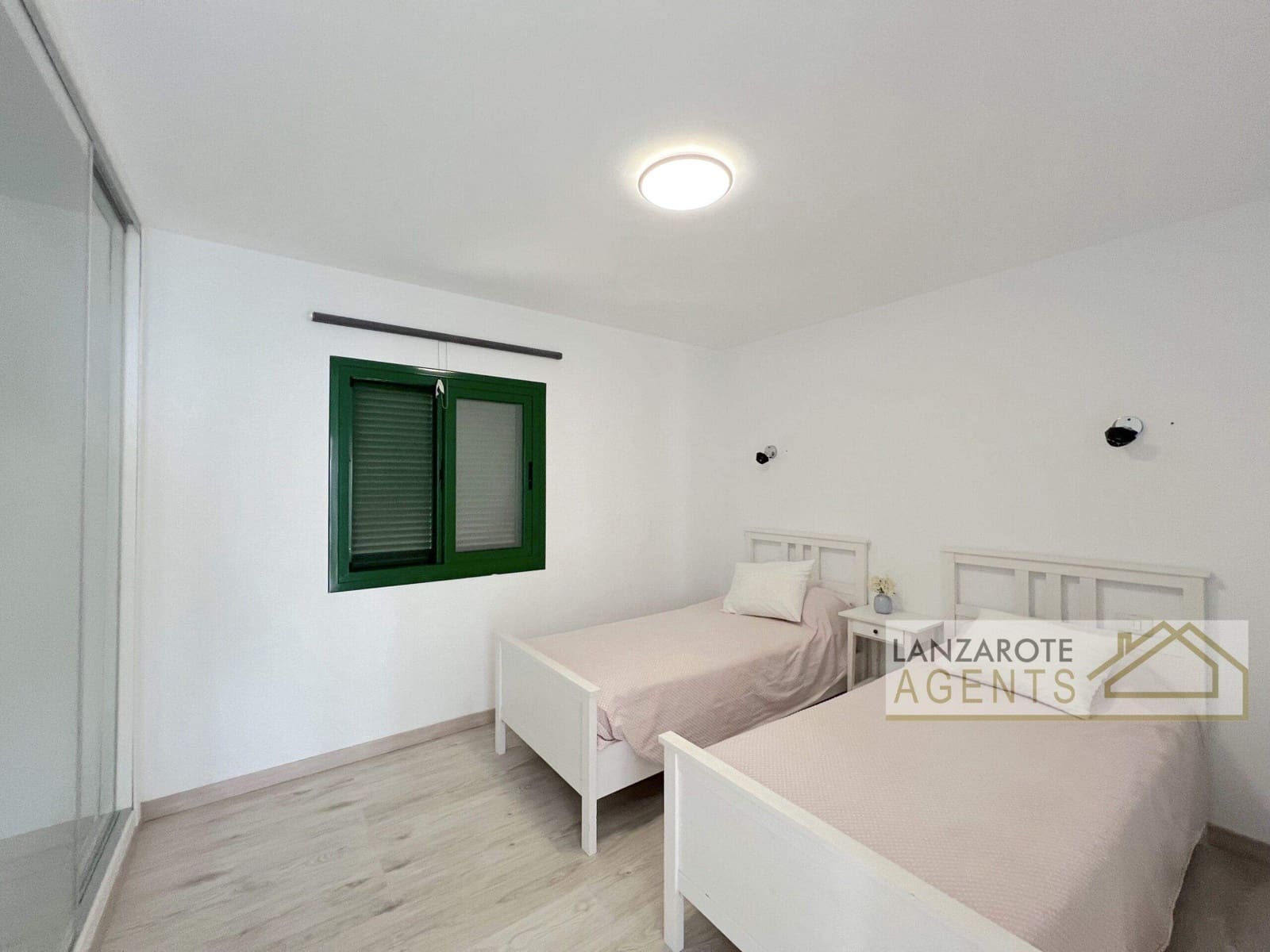 2 slaapkamer Villa te koop in Playa Blanca - € 415.000 (Ref: 9176974)