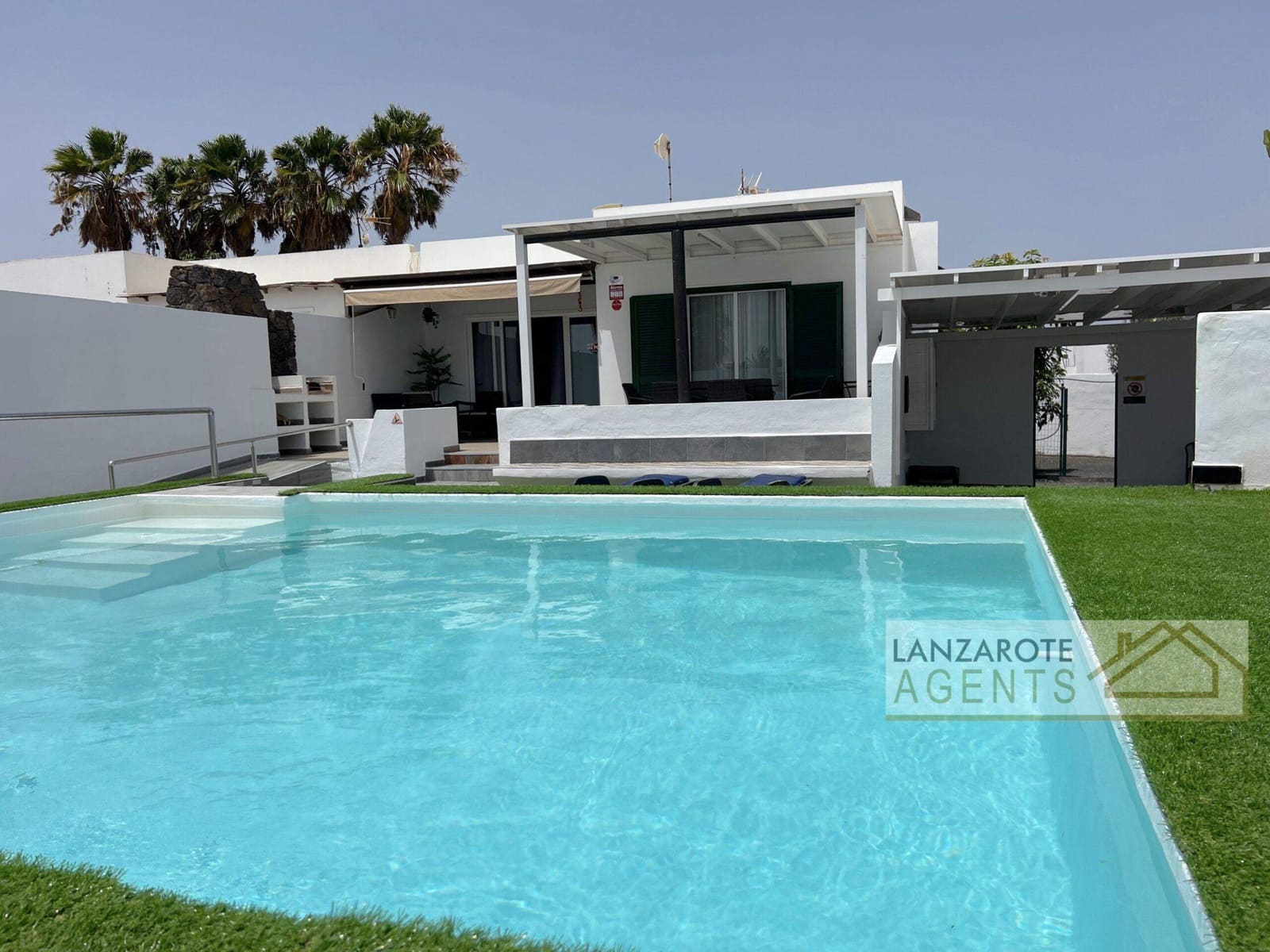2 slaapkamer Villa te koop in Playa Blanca - € 415.000 (Ref: 9176974)