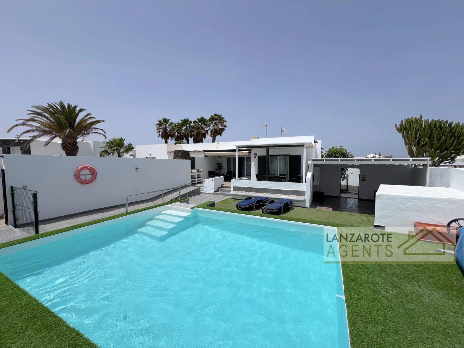 2 slaapkamer Villa te koop in Playa Blanca - € 415.000 (Ref: 9176974)