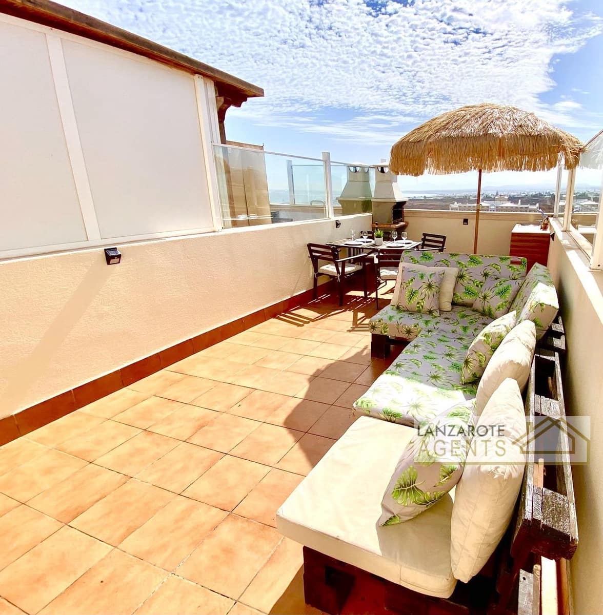 2 soverom Leilighet til salgs i Arrecife med garasje - € 295 000 (Ref: 9186023)
