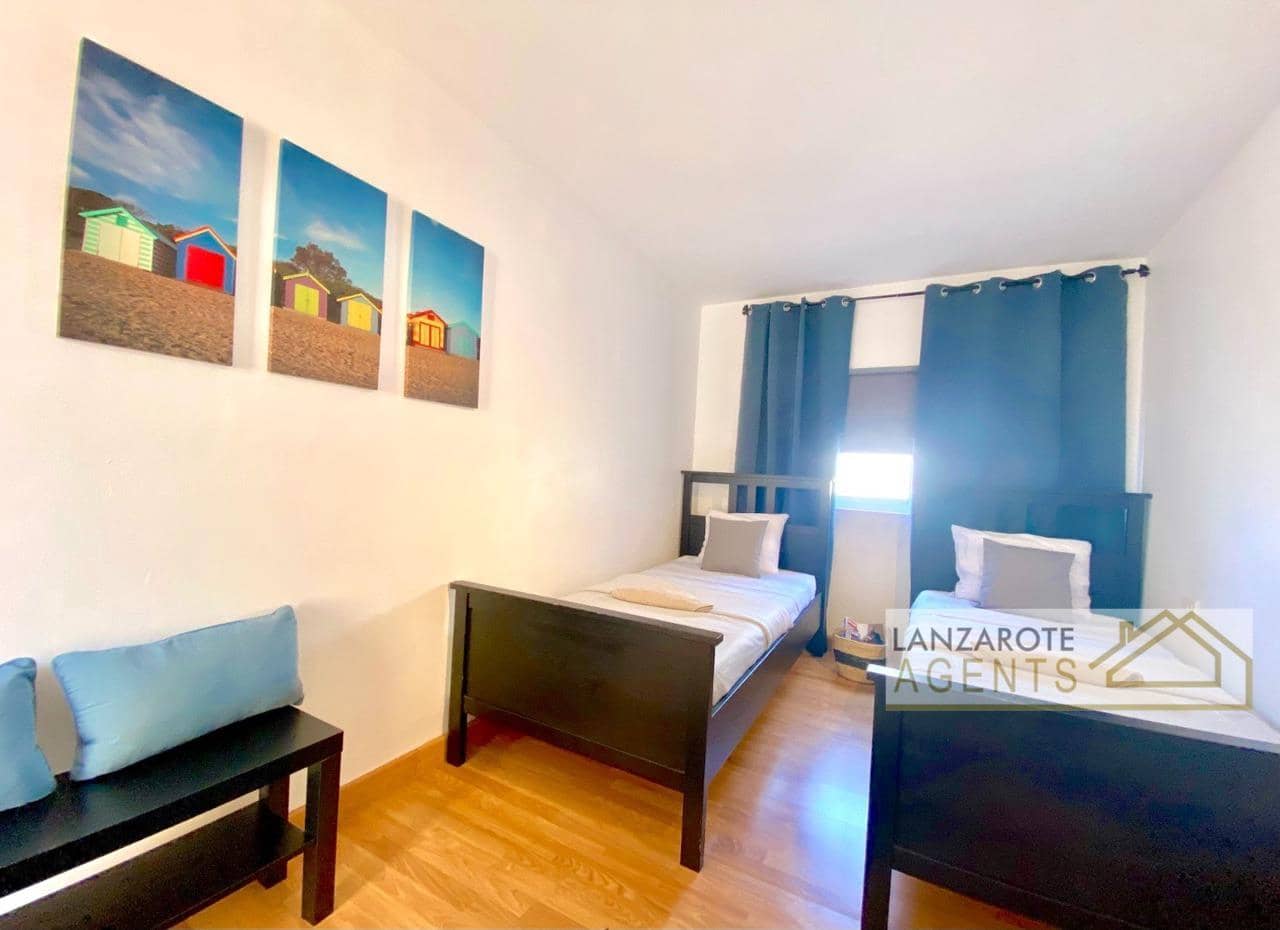 2 bedroom Apartment for sale in Arrecife with garage - € 295,000 (Ref: 9186023)